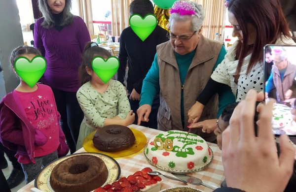 #OMONOIAismylife | H κ. Καλομοίρα γιορτάζει 80 χρόνια ζωής με τούρτα ΟΜΟΝΟΙΑ!