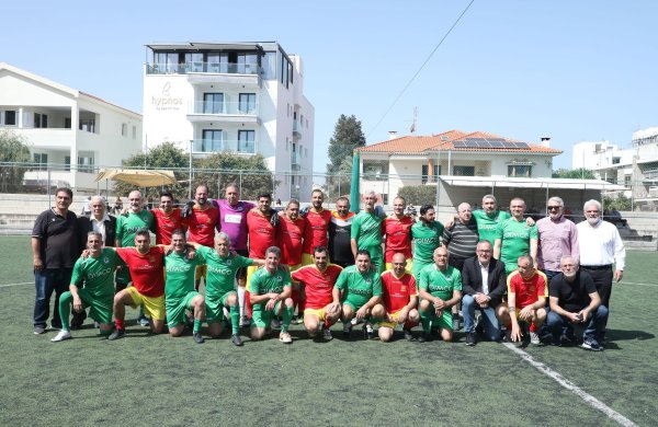 Ήταν όλοι εκεί και τίμησαν τον μεγάλο Νίκο Χαραλάμπους (φωτογραφίες)